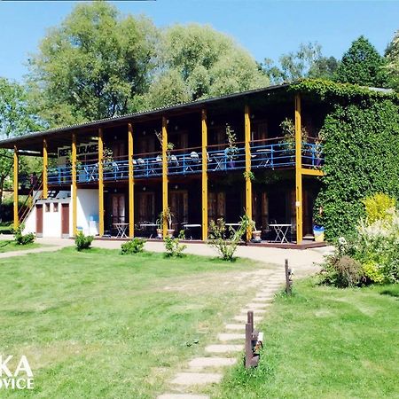 Отель Lavka Park Skochovice Vrane nad Vltavou Экстерьер фото