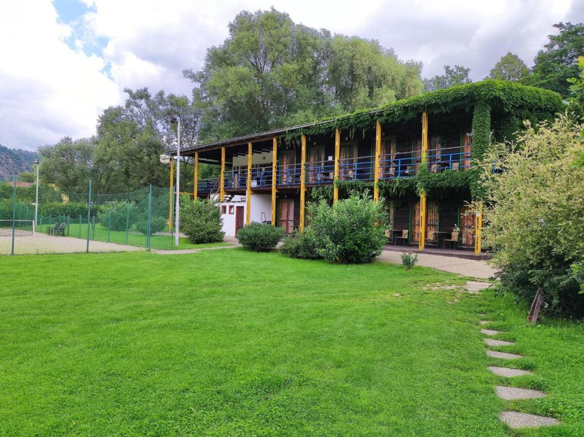 Отель Lavka Park Skochovice Vrane nad Vltavou Экстерьер фото