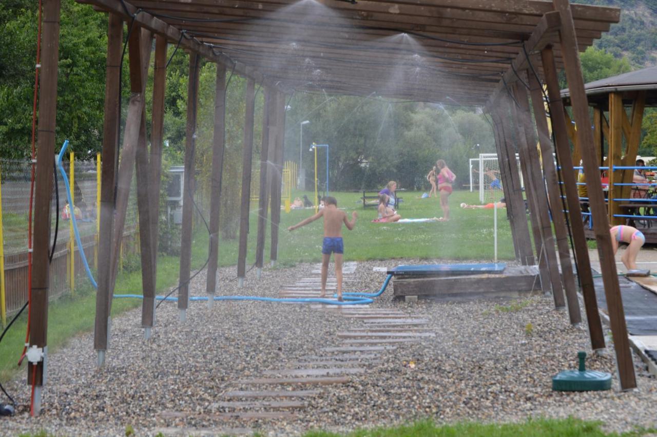 Отель Lavka Park Skochovice Vrane nad Vltavou Экстерьер фото