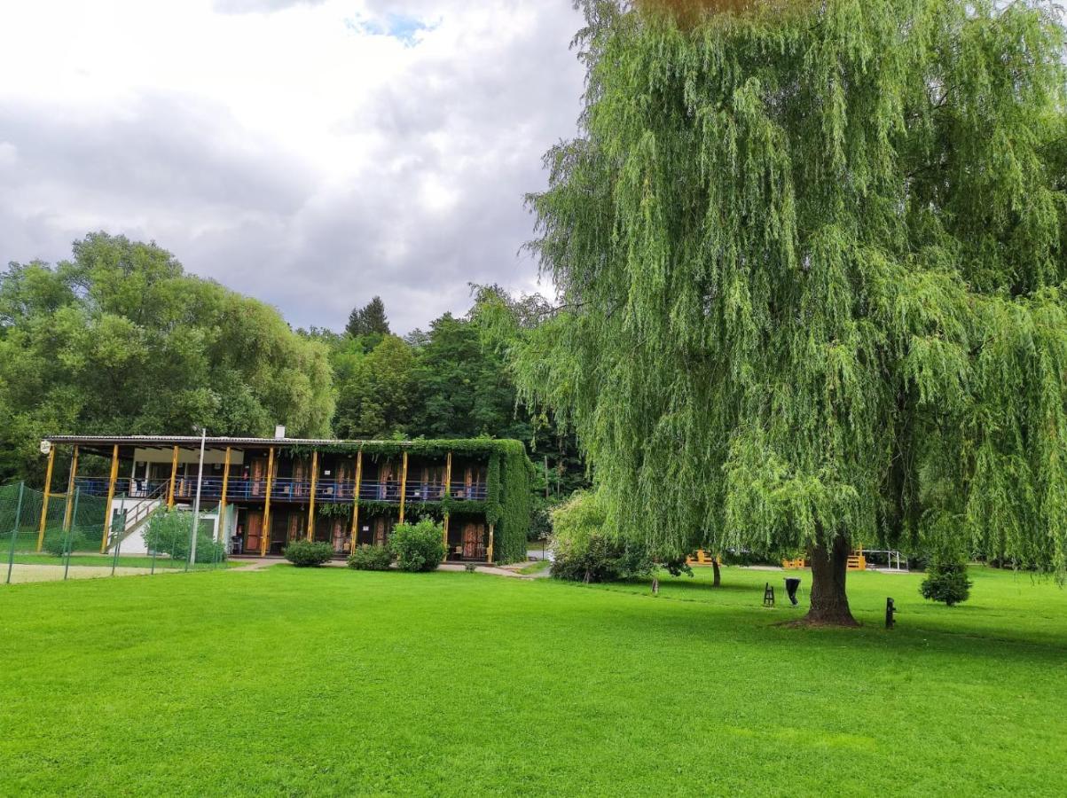 Отель Lavka Park Skochovice Vrane nad Vltavou Экстерьер фото