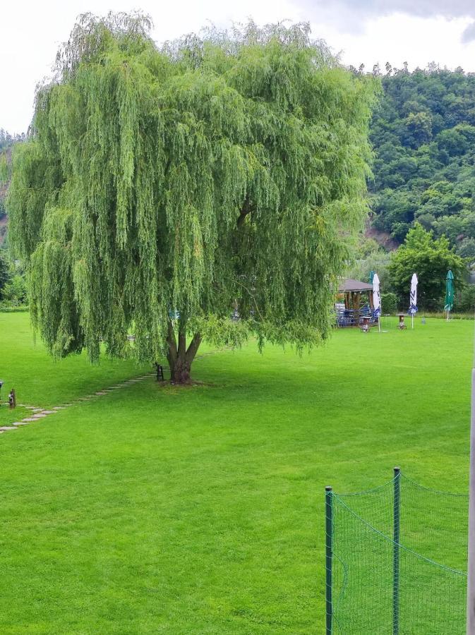 Отель Lavka Park Skochovice Vrane nad Vltavou Экстерьер фото