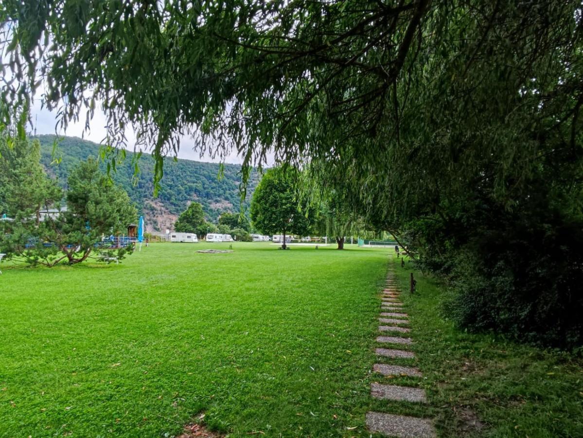 Отель Lavka Park Skochovice Vrane nad Vltavou Экстерьер фото