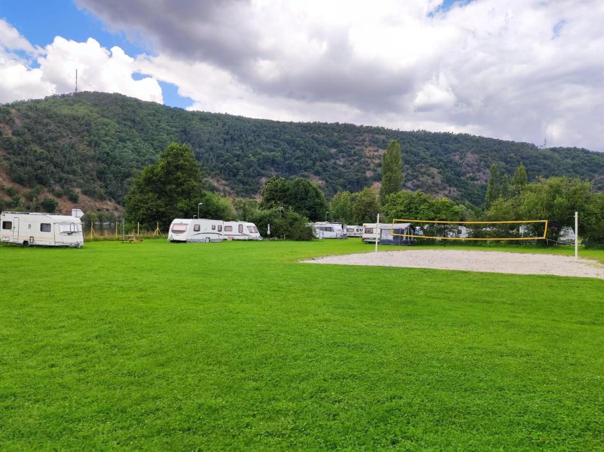 Отель Lavka Park Skochovice Vrane nad Vltavou Экстерьер фото